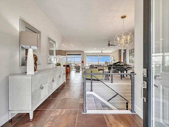5th image of 3907 Lake Shore Dr