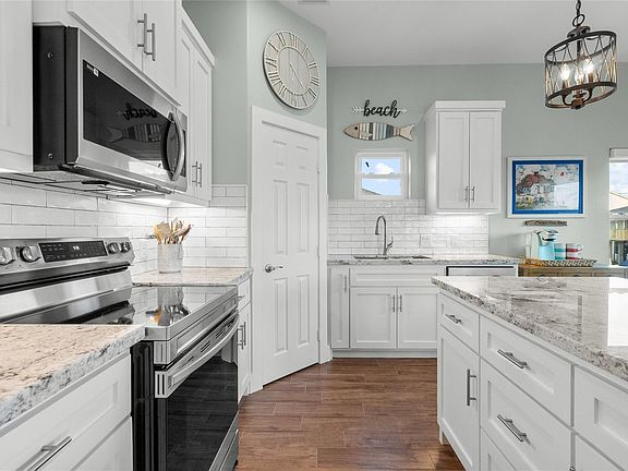 4th image of 22318 Vista Del Mar