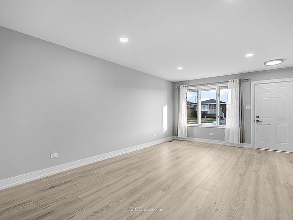 3rd image of 1112 Herbert Breclaw Dr