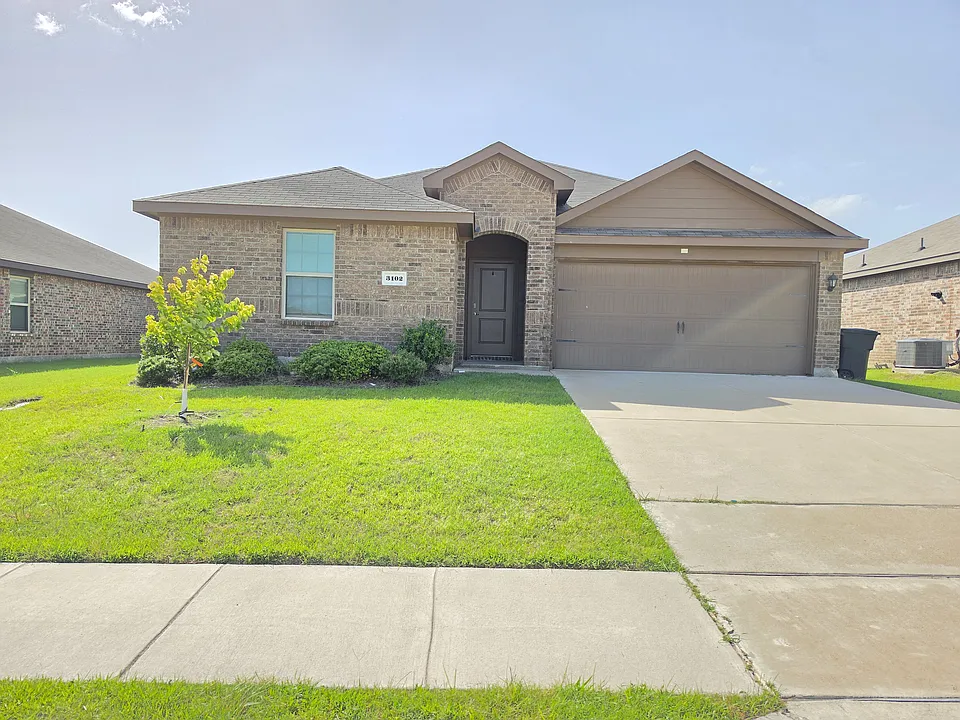3102 Pembrooke Dr