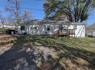 3812 NE Drexel Rd, Kansas City, MO 64117