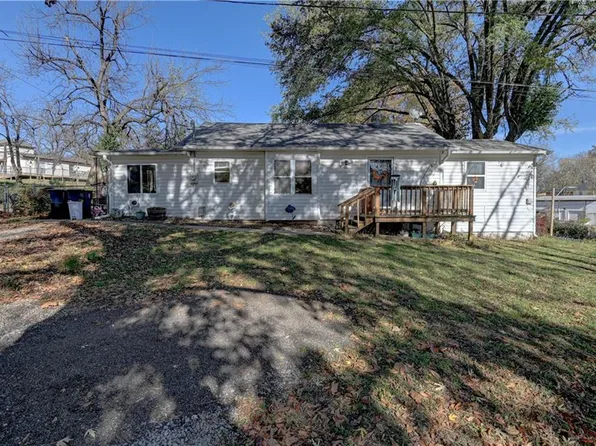 3812 NE Drexel Rd, Kansas City, MO 64117
