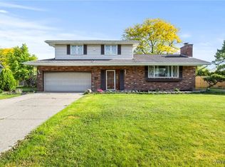 838 Edgewater Dr, Amherst, NY 14228