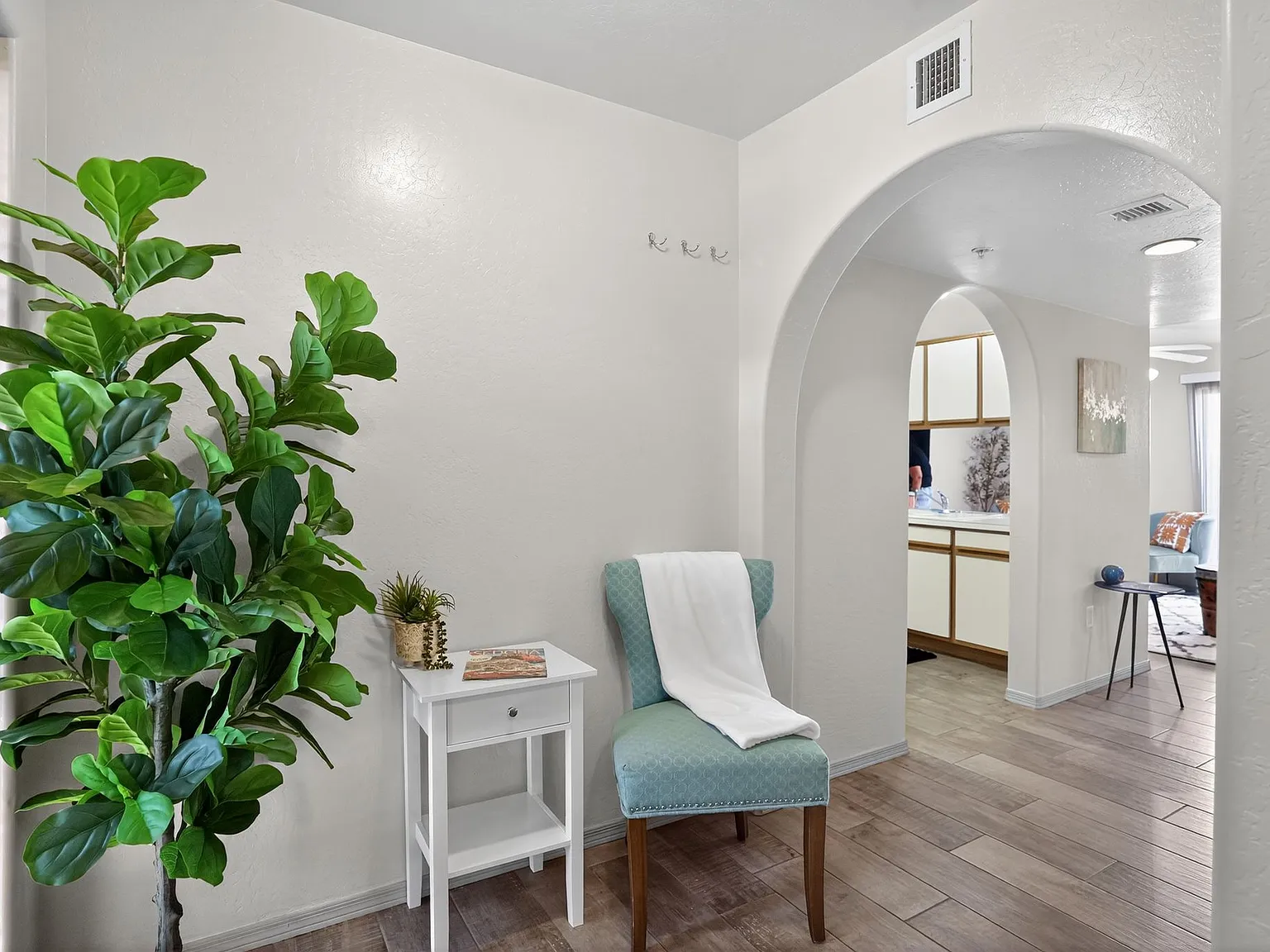 1 bed, 841 sqft, $1,850 — Photo 3