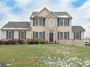 100 Whitehorse Dr, Honey Brook, PA 19344
