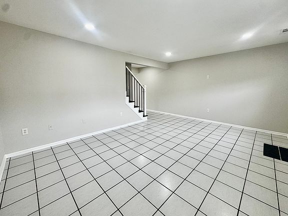 5th image of 6434 Lincoln Ct