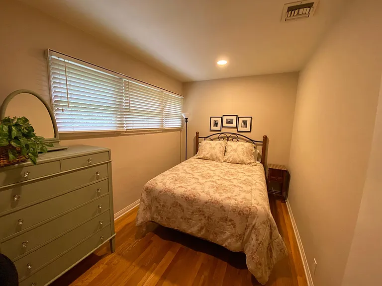 Third bedroom with Queen bed