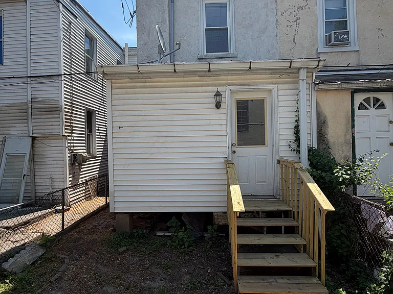 119 Pearl St #1 — Photo 4