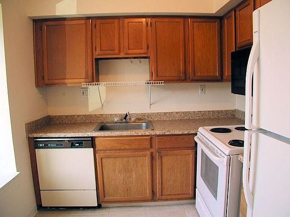 2nd image of 90 Candlewood Dr