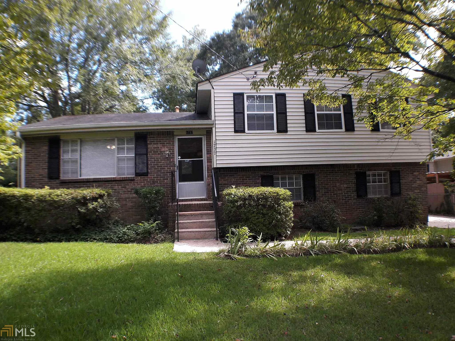 1737 Hillview Ave photo 1