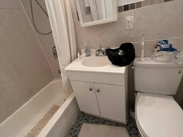 624 East 11th Street image 5 of 5