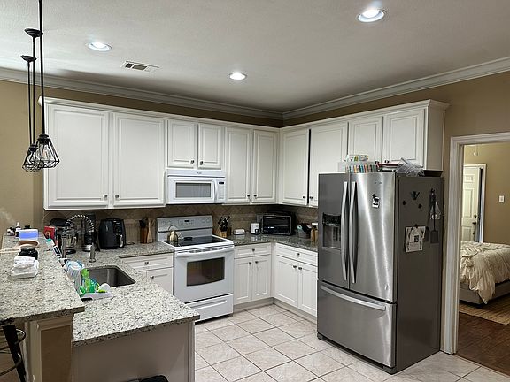 4th image of 8739 Holly St