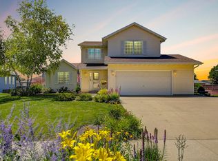 251 Oakbrook Dr, Lake Mills, WI 53551