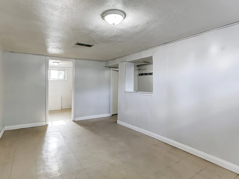 2563 Kingston Rd #BASEMENT — Photo 7