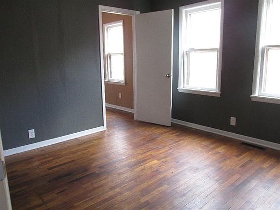 3rd image of 611 NW 4th St