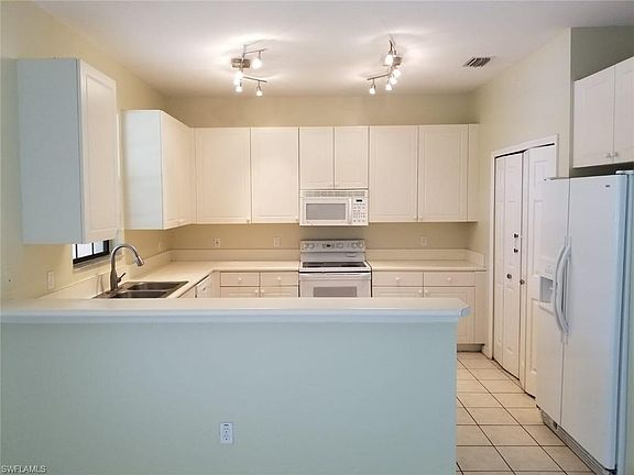 3rd image of 14712 Sutherland Ave #337