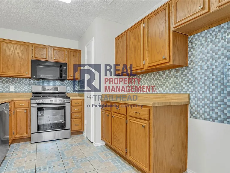 732 Burlington Ave — Photo 10