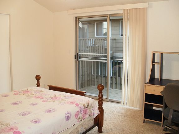 2nd bedroom photo 2