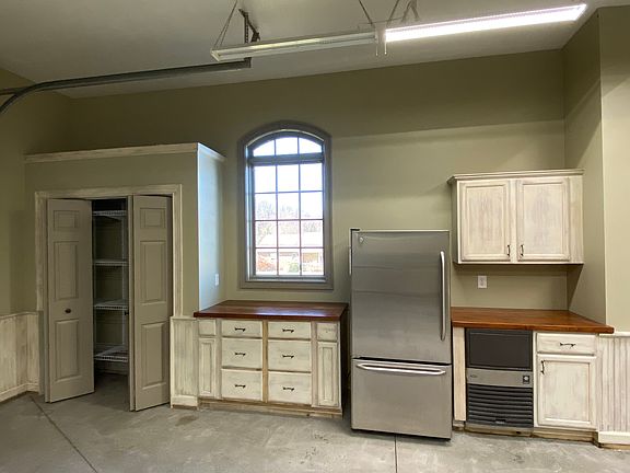 Storage Closet & Cabinetry