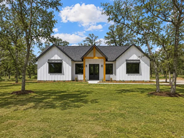 125 Syrah St, La Vernia, TX 78121