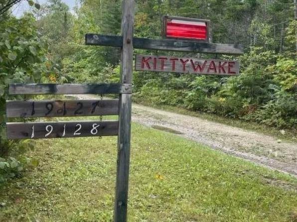 441 Kittywake Ln, Millersburg, MI 49759