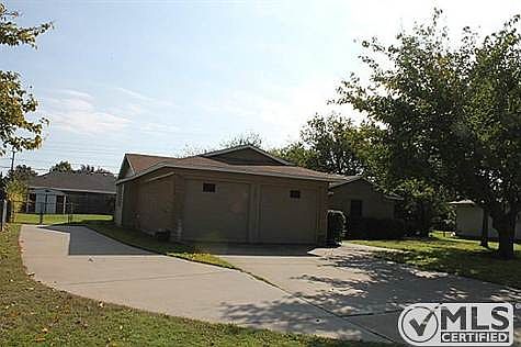 3rd image of 1207 Cozby St E