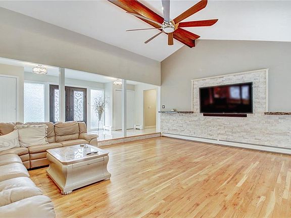 4th image of 23 Pecan Valley Dr