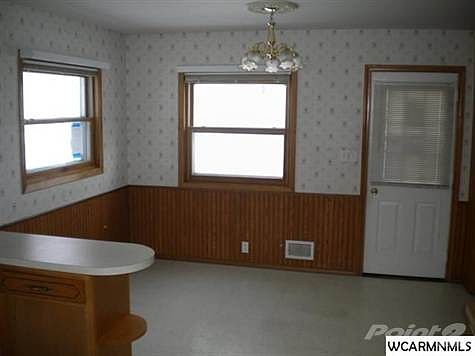 3rd image of 816 E Meadow Ln