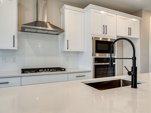 3rd image of 8064 SE Bridge Ln #1223