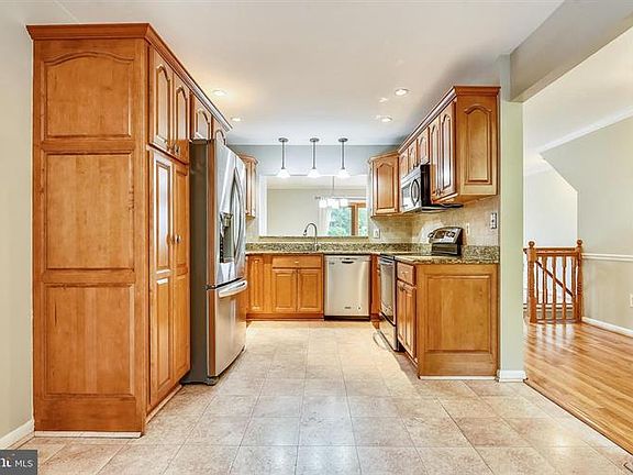 3rd image of 9 Lake Park Ct #982