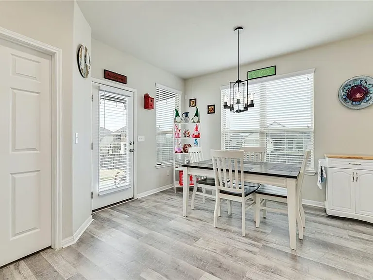 400 Lewisville Ln — Photo 9