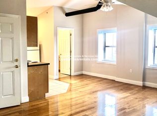 725 Merrimack St #304, Lowell, MA 01854