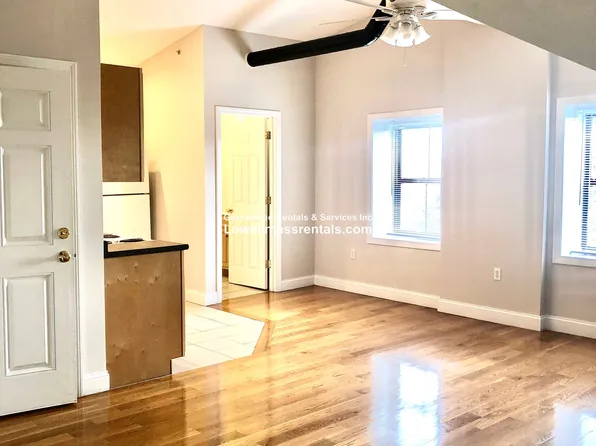 725 Merrimack St, Lowell, MA