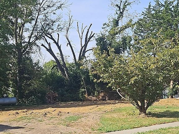 2nd image of 121 Lincoln St