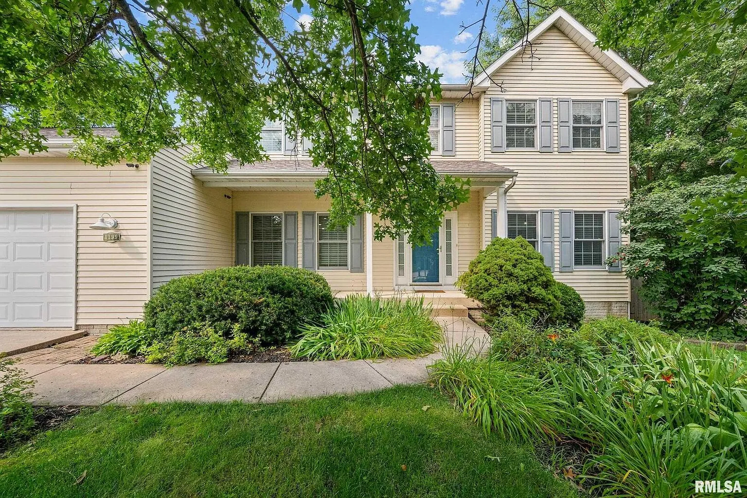1199 Scenic Pl photo 1