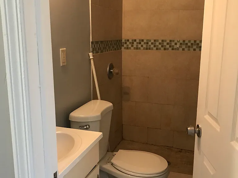 128 Stratford Ave #1B — Photo 6