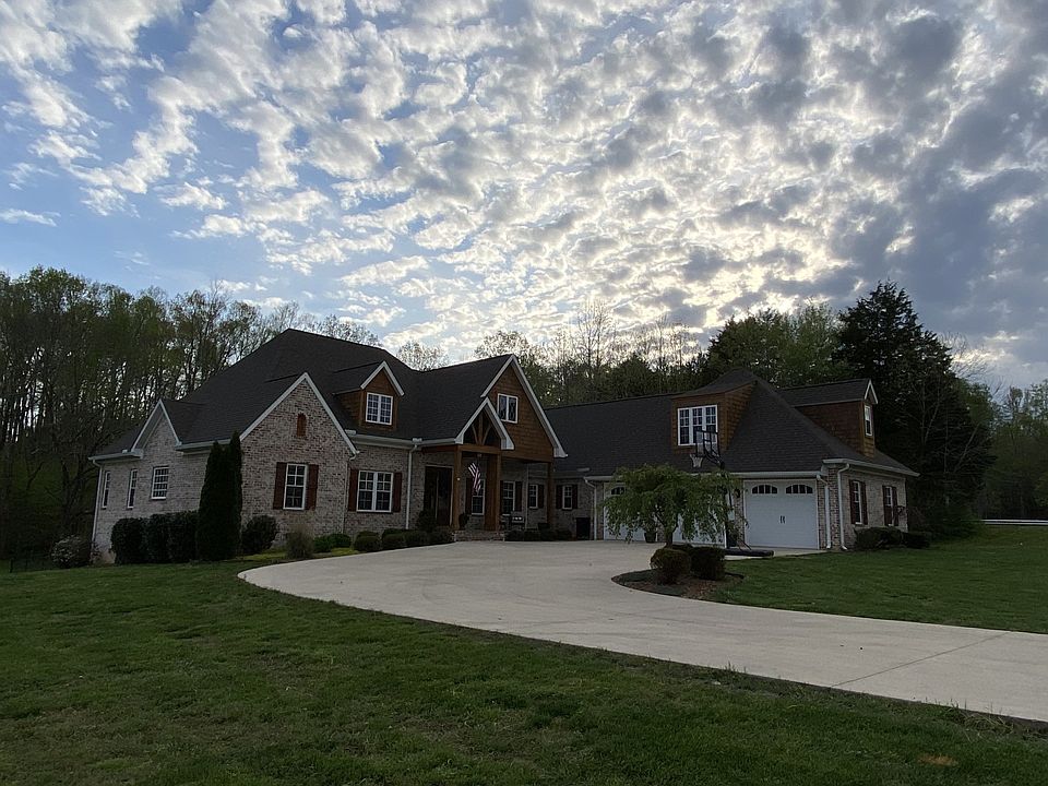 1st image of Woodland Creek Dr