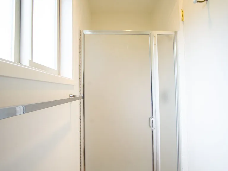 Free Rent Special: Spacious Top Flr 2bdr Flat, W/D Hk-Up, D/W, Tons Of Storage, Balcony! — Photo 18