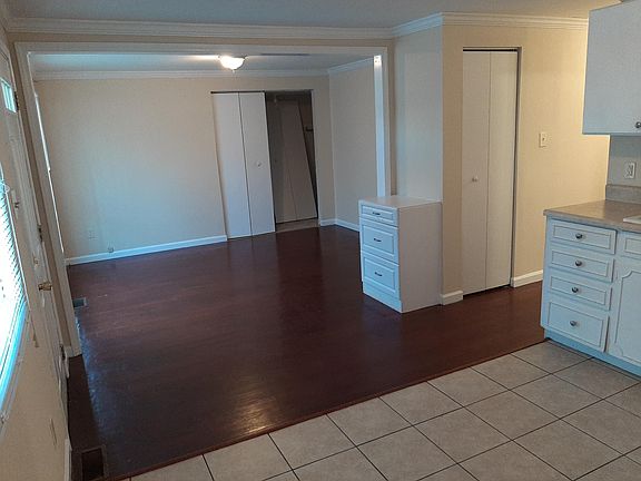 4th image of 1014 Graves St