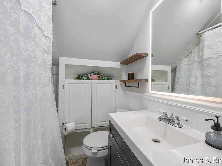 529 Avery St — Photo 21