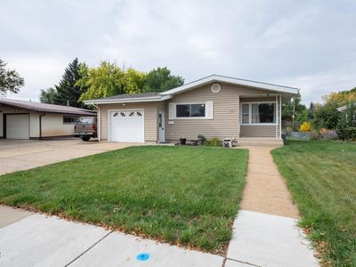 1139 2nd Ave E, Dickinson, ND, 58601