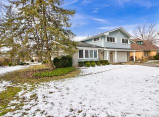1346 Highpoint Ln, Northbrook, IL