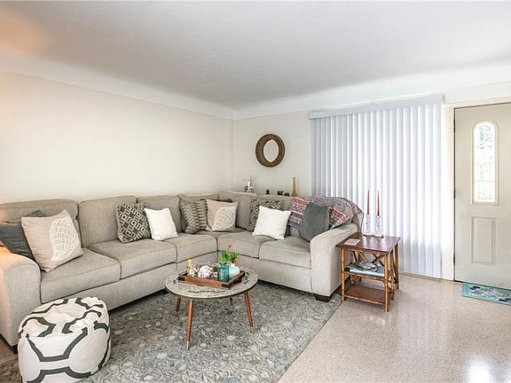 4th image of 1526 Erin Ln