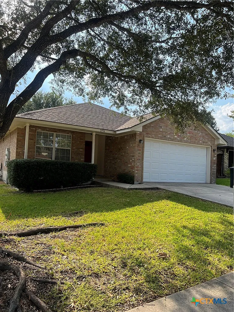 3 bed, 2.0 bath, 1369 sqft, $1,450 — Photo 1