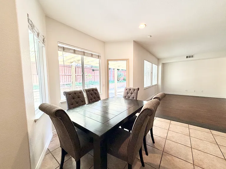 9489 Cedar Glen Ct — Photo 10