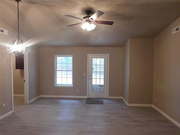 3rd image of 102 N Crider Ave