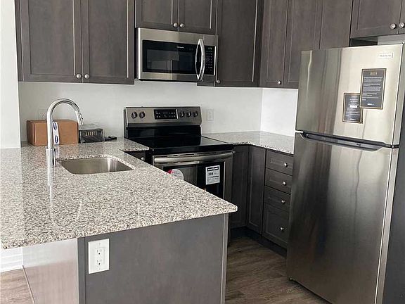 2nd image of 95 Dundas St W #424