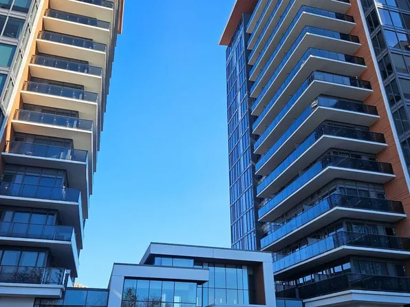 9608 Yonge St #707, Richmond Hill, ON L4C 0X4