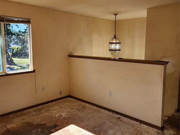 5th image of 719 E 53RD ST