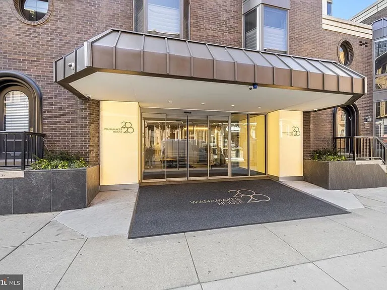 2018-32 Walnut St #16J — Photo 1